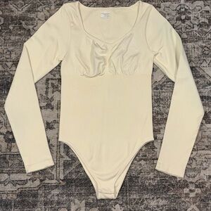 OQQ Long Sleeve‎ Bodysuit Cream Color Women’s Size Medium